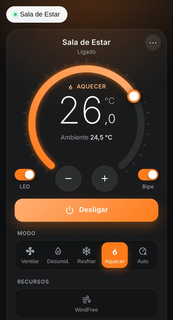 A cor da interface acompanha o modo do ar-condicionado.